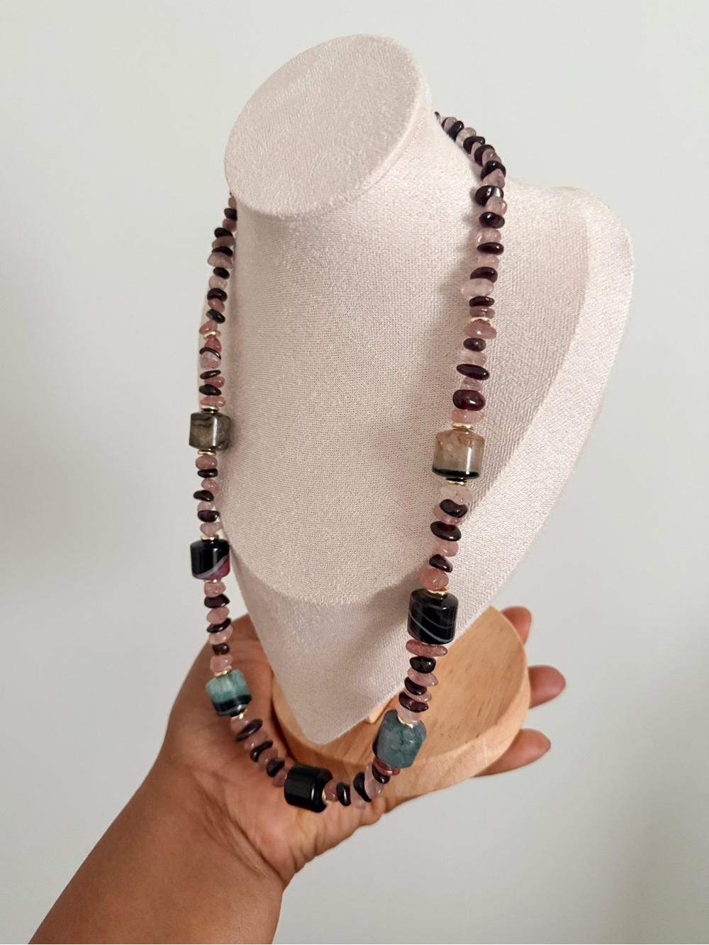 Banded Agate, Garnet & Strawberry Quartz Chips Statements Necklace